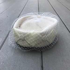 White Vintage pillbox hat, 100% wool